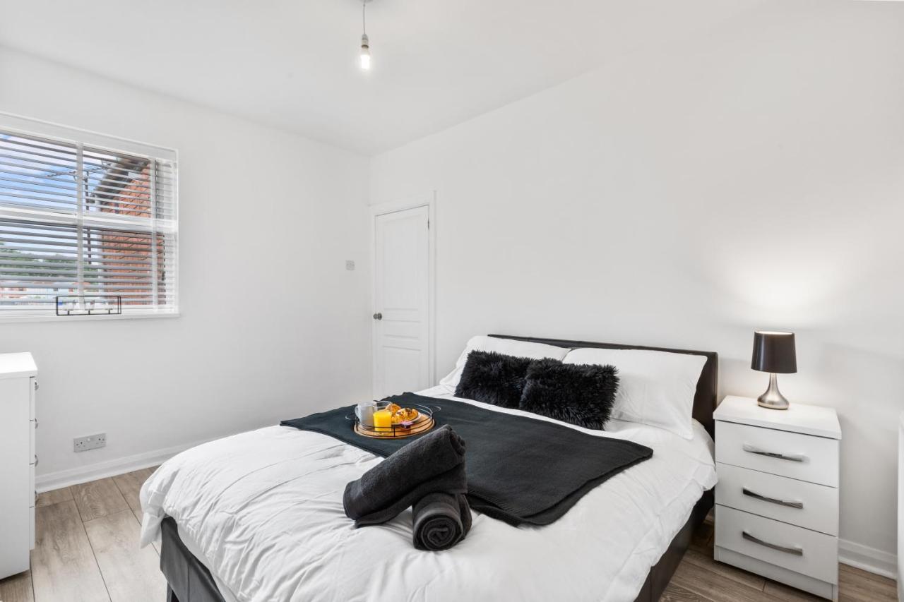 Nuneaton - Ideal 3 Bedroom, Wi-Fi Parking, Sleeps 6 - Jrr Stays Dış mekan fotoğraf