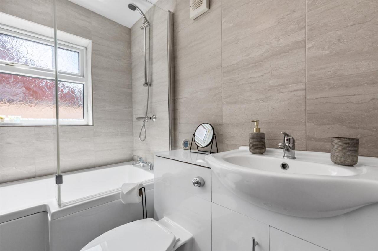 Nuneaton - Ideal 3 Bedroom, Wi-Fi Parking, Sleeps 6 - Jrr Stays Dış mekan fotoğraf