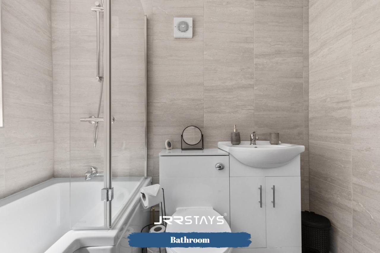 Nuneaton - Ideal 3 Bedroom, Wi-Fi Parking, Sleeps 6 - Jrr Stays Dış mekan fotoğraf